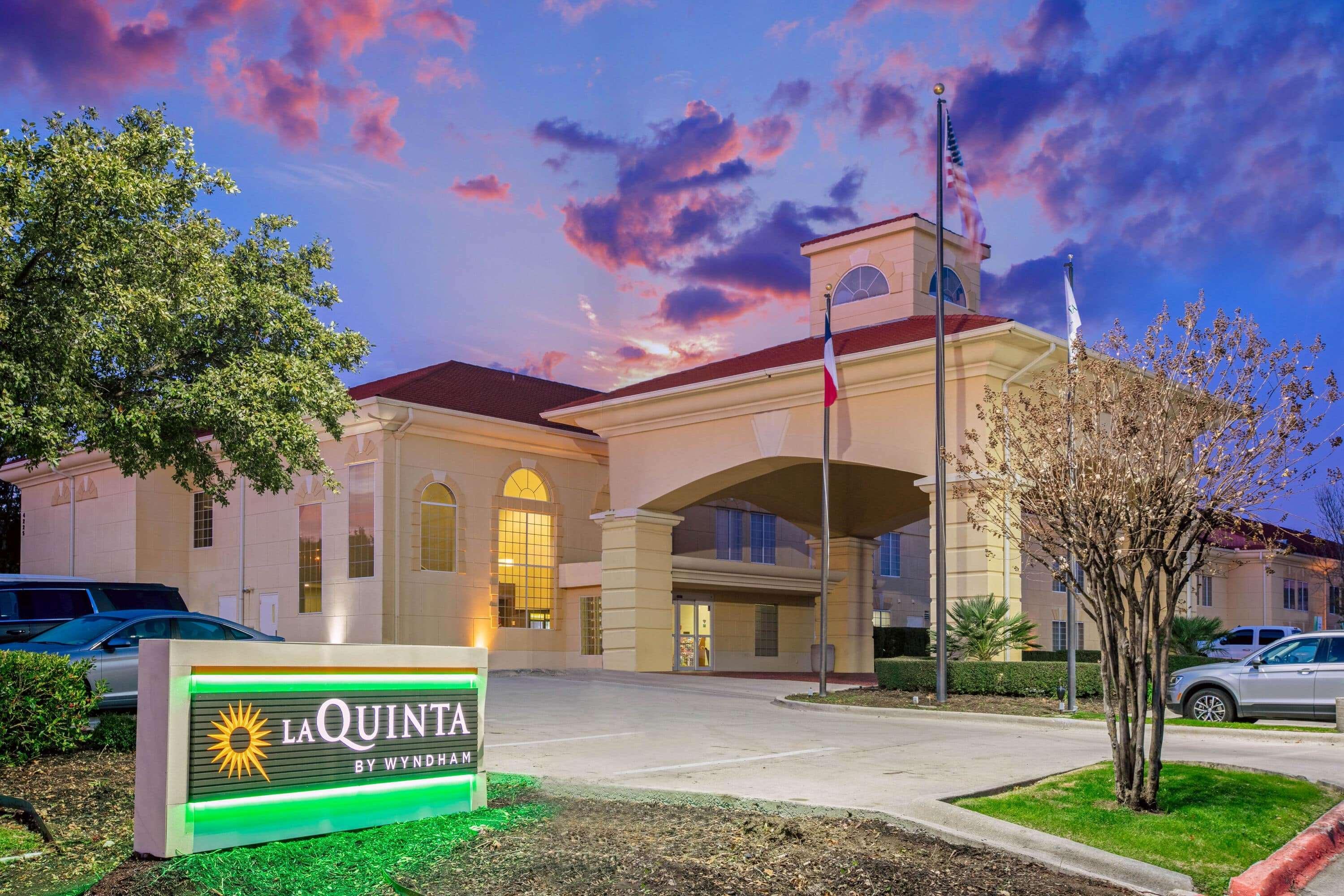 Готель La Quinta By Wyndham Dallas - Las Colinas Ірвінг Екстер'єр фото